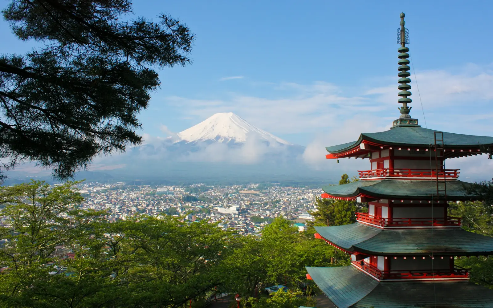 Pagode com o Monte Fuji ao fundo